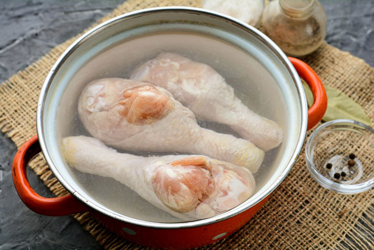 Festive chicken jelly - an excellent dish on the New Year's table