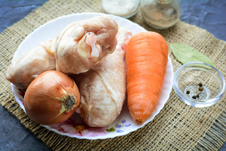 Festive chicken jelly - an excellent dish on the New Year's table