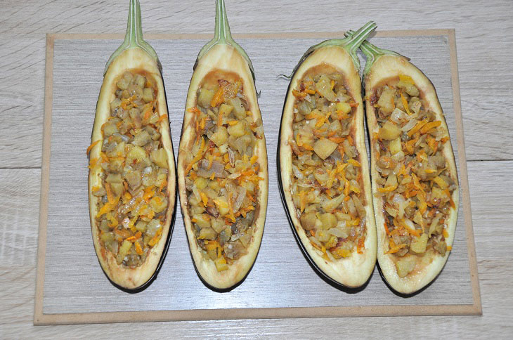 Eggplant boats with chicken legs - a delicious and simple dish