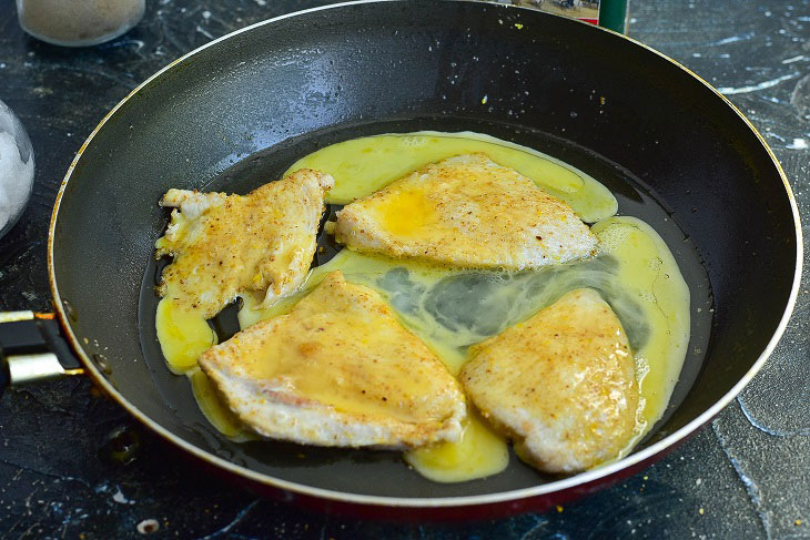 Donburi with chicken - juicy and appetizing dish