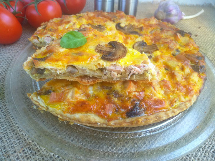 Quiche with chicken and mushrooms - crispy and juicy pie