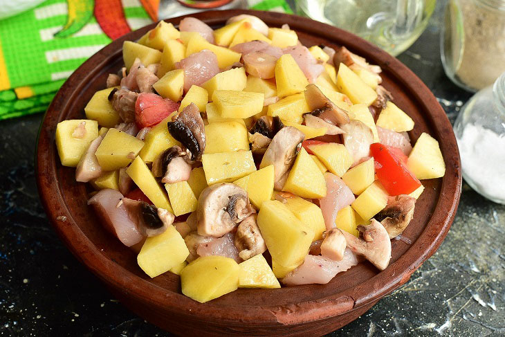 Merchant chicken with champignons - an appetizing and tasty dish