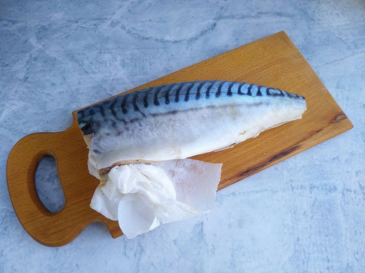 Mackerel in an unusual marinade - a simple and very tasty recipe