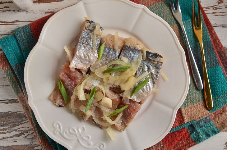 Herring in honey marinade for 2 hours - an unusual and tasty snack