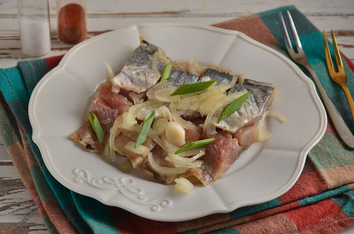 Herring in honey marinade for 2 hours - an unusual and tasty snack