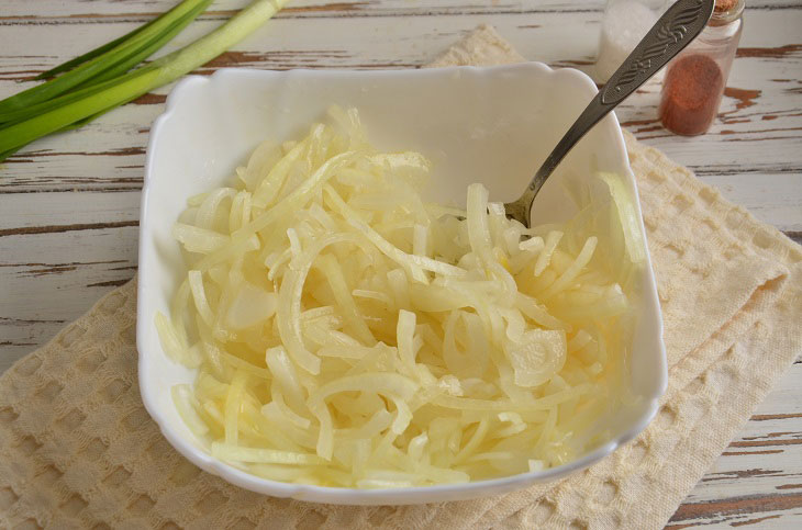 Herring in honey marinade for 2 hours - an unusual and tasty snack