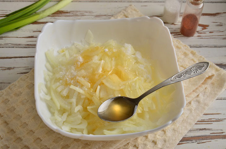 Herring in honey marinade for 2 hours - an unusual and tasty snack