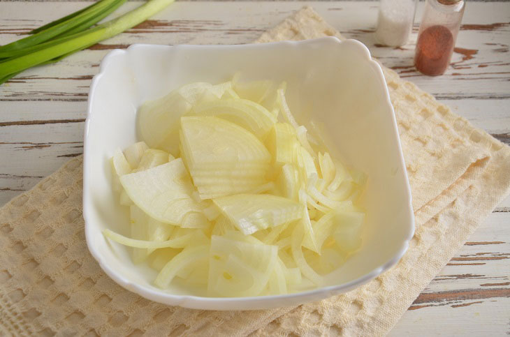 Herring in honey marinade for 2 hours - an unusual and tasty snack