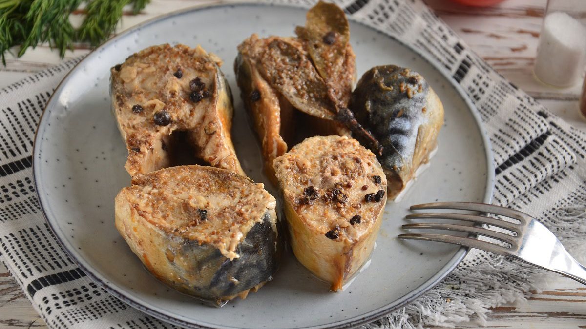 Delicate mackerel in sunflower oil – a delicious and simple recipe
