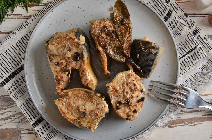 Delicate mackerel in sunflower oil - a delicious and simple recipe