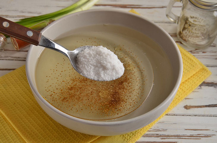 Delicate mackerel in sunflower oil - a delicious and simple recipe