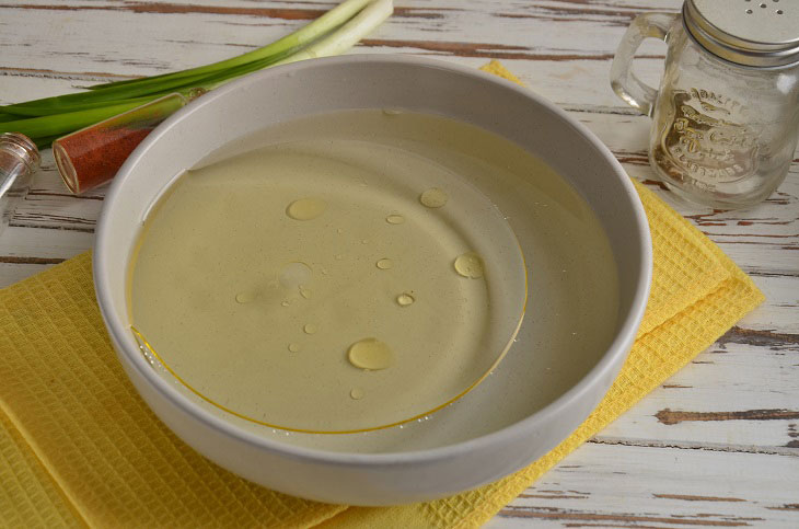 Delicate mackerel in sunflower oil - a delicious and simple recipe