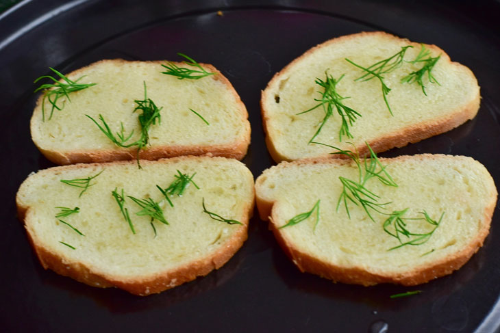 Pink salmon baked on bread - unusually tender and juicy