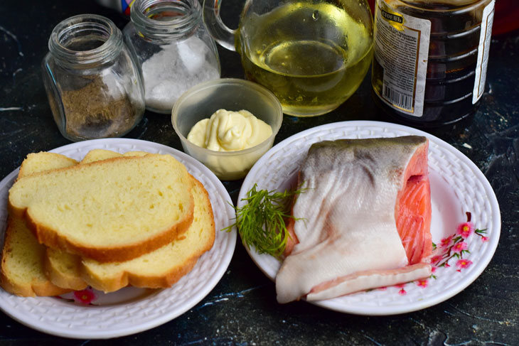 Pink salmon baked on bread - unusually tender and juicy