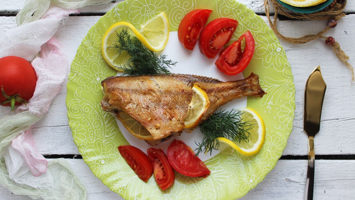 Red perch baked with lemon and rosemary – for lovers of bright flavors