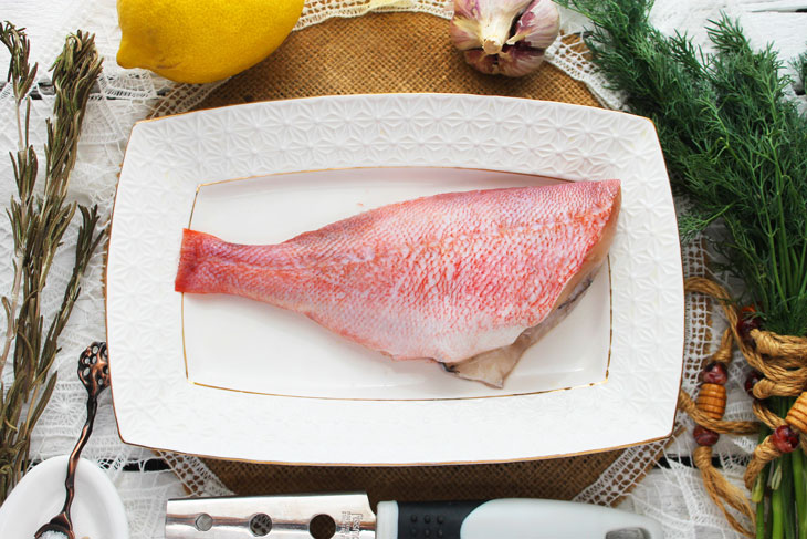 Red perch baked with lemon and rosemary - for lovers of bright flavors