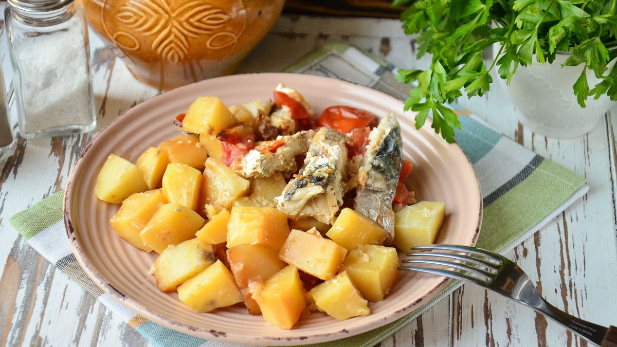 Mackerel with potatoes in pots – very tender and incredibly tasty