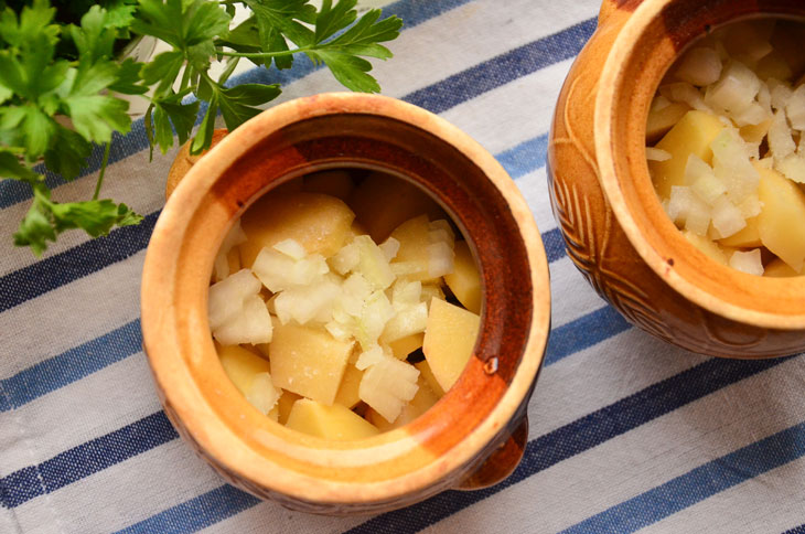 Mackerel with potatoes in pots - very tender and incredibly tasty