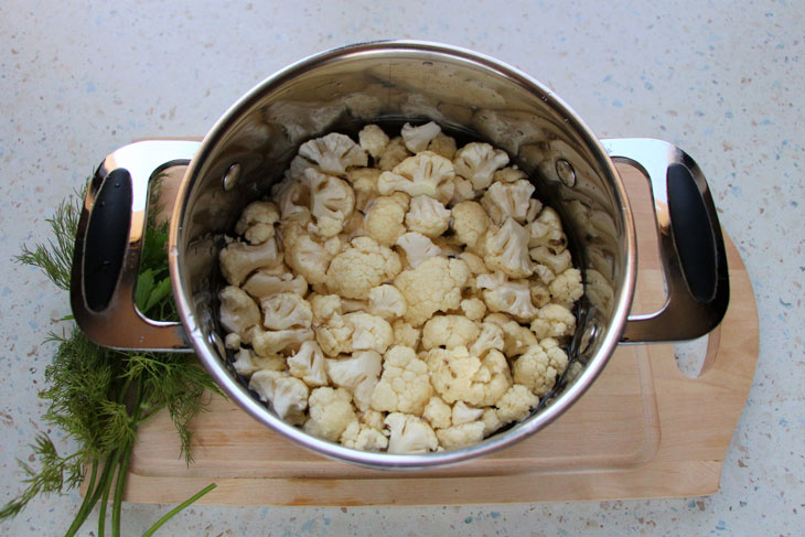 Pink salmon baked with cauliflower and vegetables in the oven - a step by step recipe with a photo