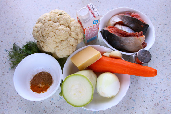 Pink salmon baked with cauliflower and vegetables in the oven - a step by step recipe with a photo