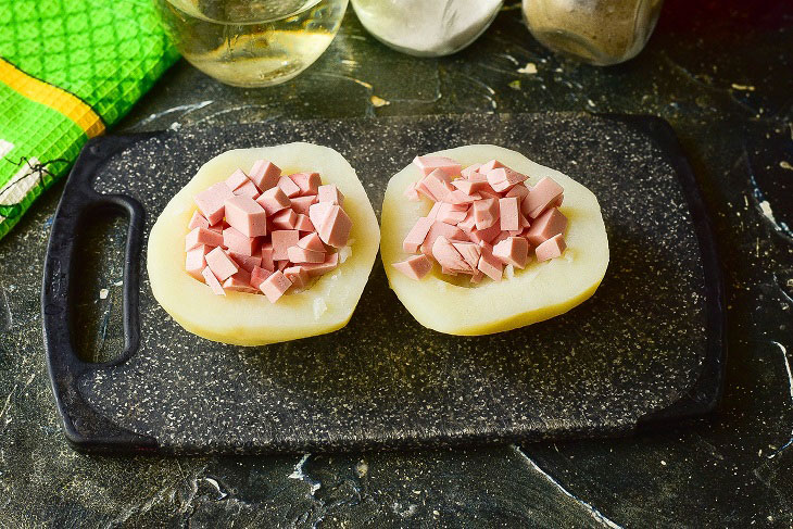 Snack boats from potatoes with sausage - tasty and original