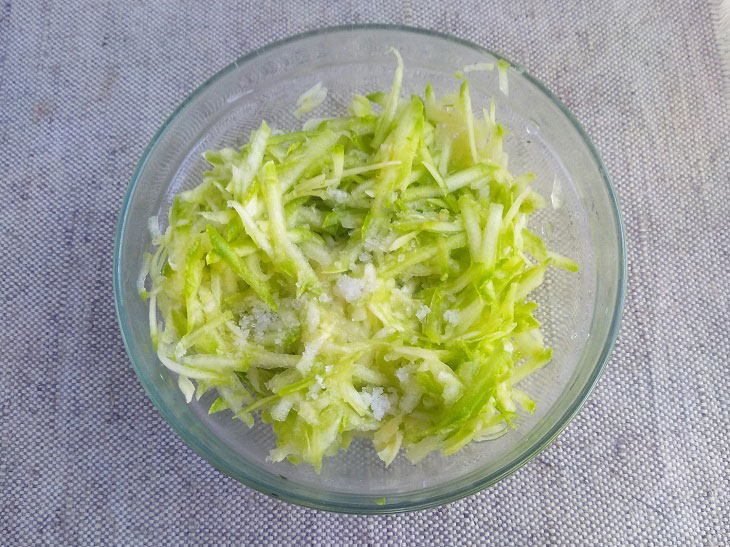 Zucchini casserole with minced meat - a healthy and quick dish