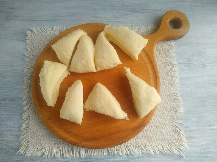 Tatar peremyachi (belyashi) on kefir - a quick and easy recipe