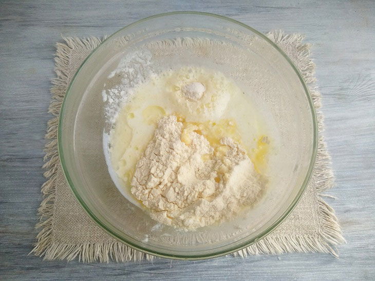 Tatar peremyachi (belyashi) on kefir - a quick and easy recipe