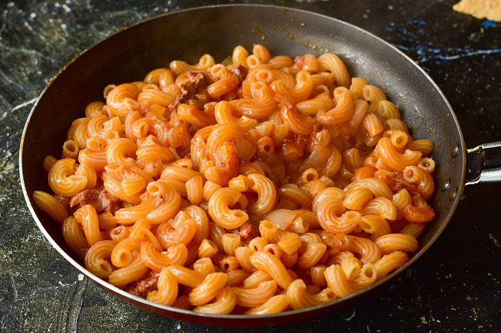 Rustic pasta - a delicious and fragrant dish