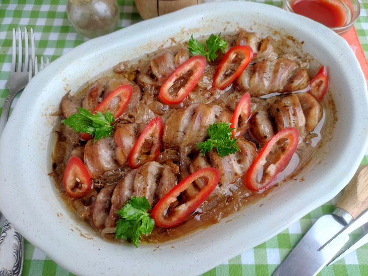 Sausages in onion-beer filling - an unusual and original dish