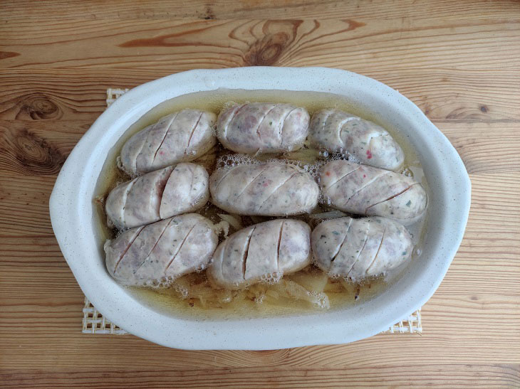 Sausages in onion-beer filling - an unusual and original dish