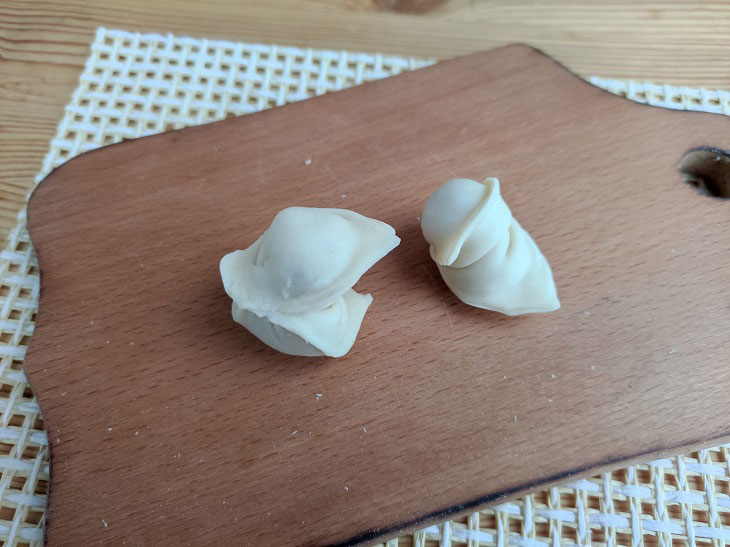 Siamese dumplings - a delicious dish with an interesting presentation