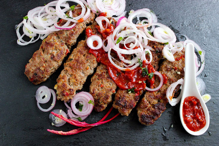 Lula kebab in a pan - a very tasty dish