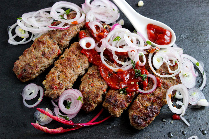 Lula kebab in a pan - a very tasty dish