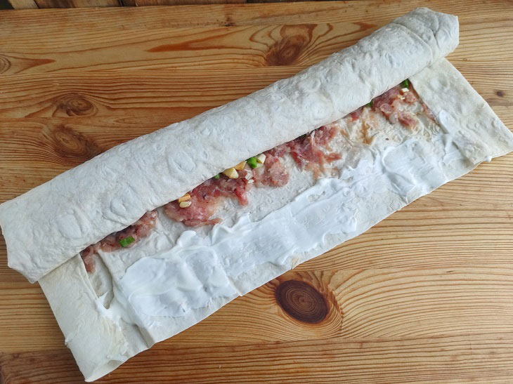 Lavash roll with meat - quick, tasty and easy