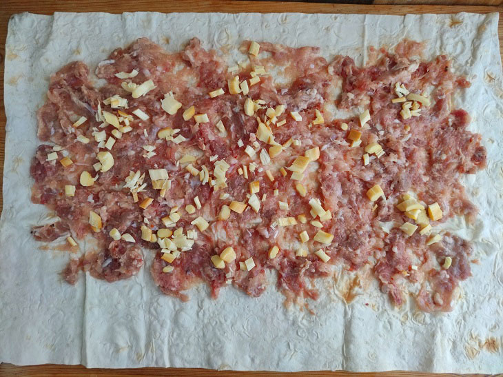 Lavash roll with meat - quick, tasty and easy