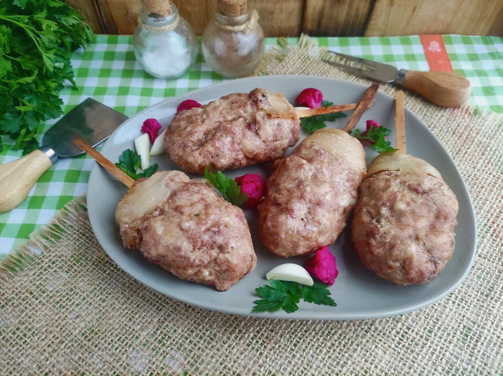 Eskimo cutlets on a stick - an interesting dish made from the simplest products