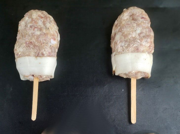 Eskimo cutlets on a stick - an interesting dish made from the simplest products