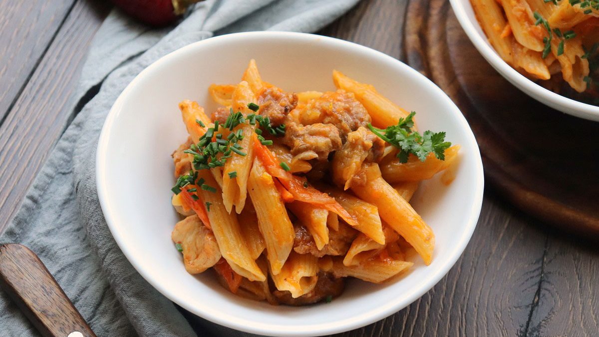 Pasta with meat in Tatar style – a simple and satisfying dish