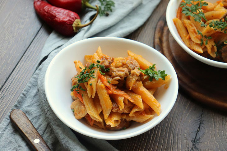 Pasta with meat in Tatar style - a simple and satisfying dish