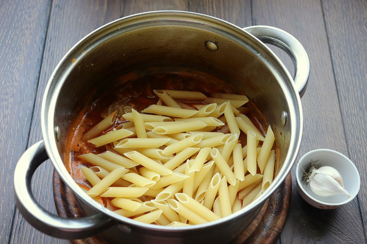 Pasta with meat in Tatar style - a simple and satisfying dish