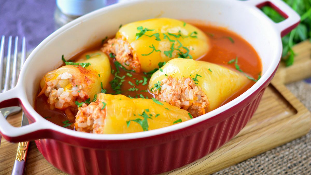 Stuffed peppers with meat and rice – a juicy and aromatic dish