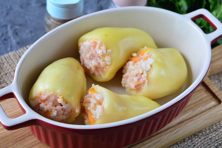 Stuffed peppers with meat and rice - a juicy and aromatic dish