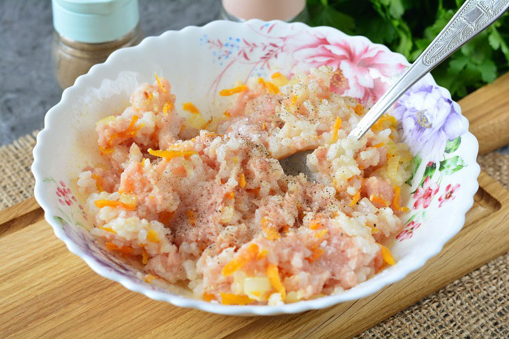 Stuffed peppers with meat and rice - a juicy and aromatic dish