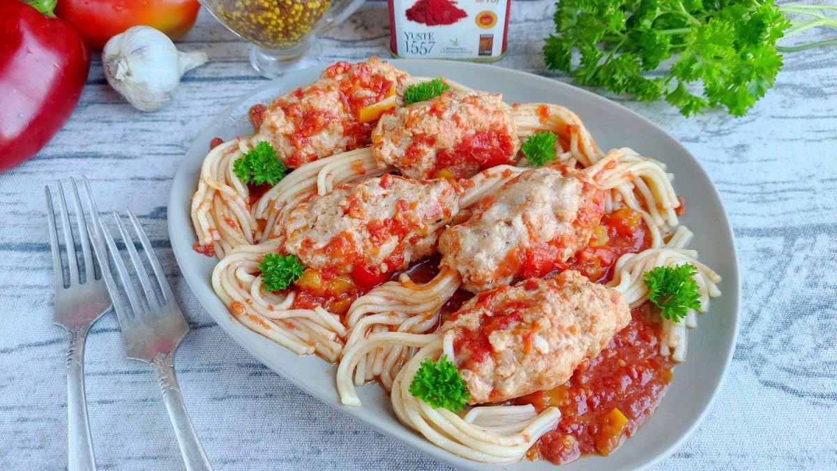 Spaghetti with minced meat “Grandpa’s mustache” – an interesting dish made from simple products