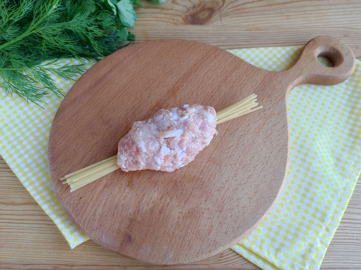 Spaghetti with minced meat "Grandpa's mustache" - an interesting dish made from simple products