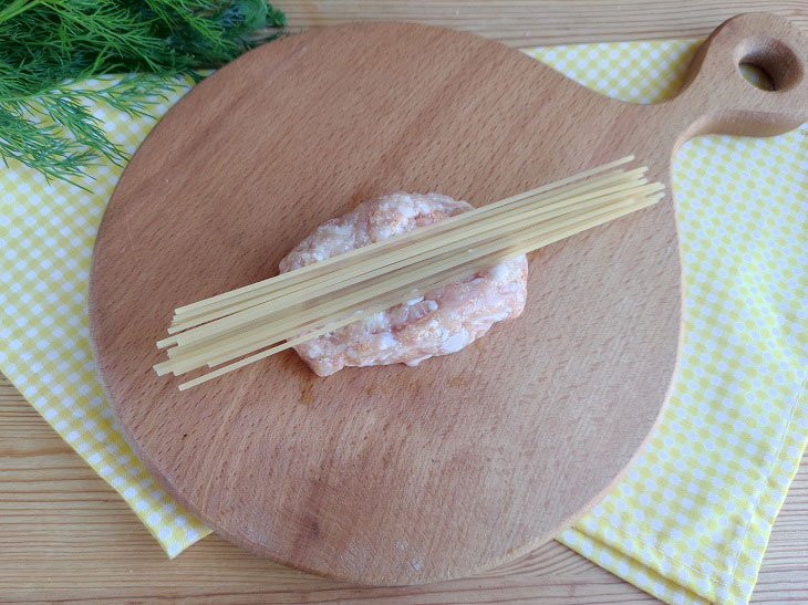 Spaghetti with minced meat "Grandpa's mustache" - an interesting dish made from simple products