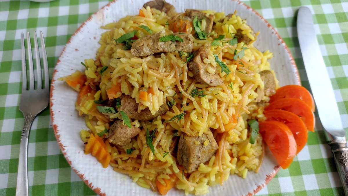 Pilaf with fried vermicelli – an unusual dish in Turkish