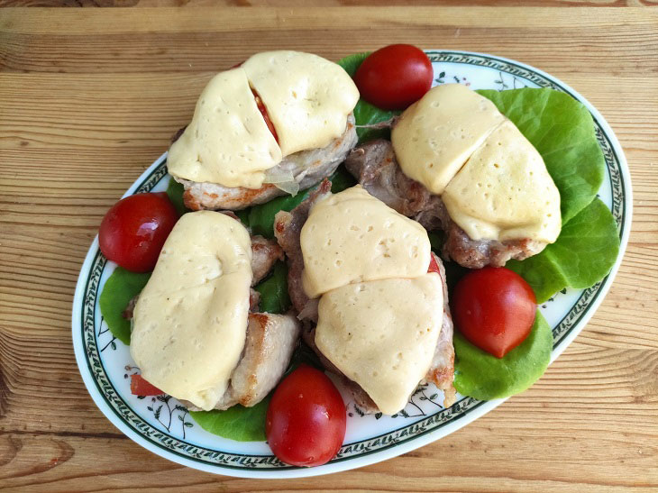 Meat in a French frying pan - a delicious dish with minimal effort