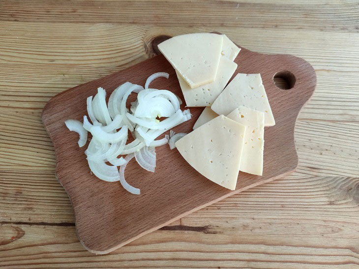 Meat in a French frying pan - a delicious dish with minimal effort